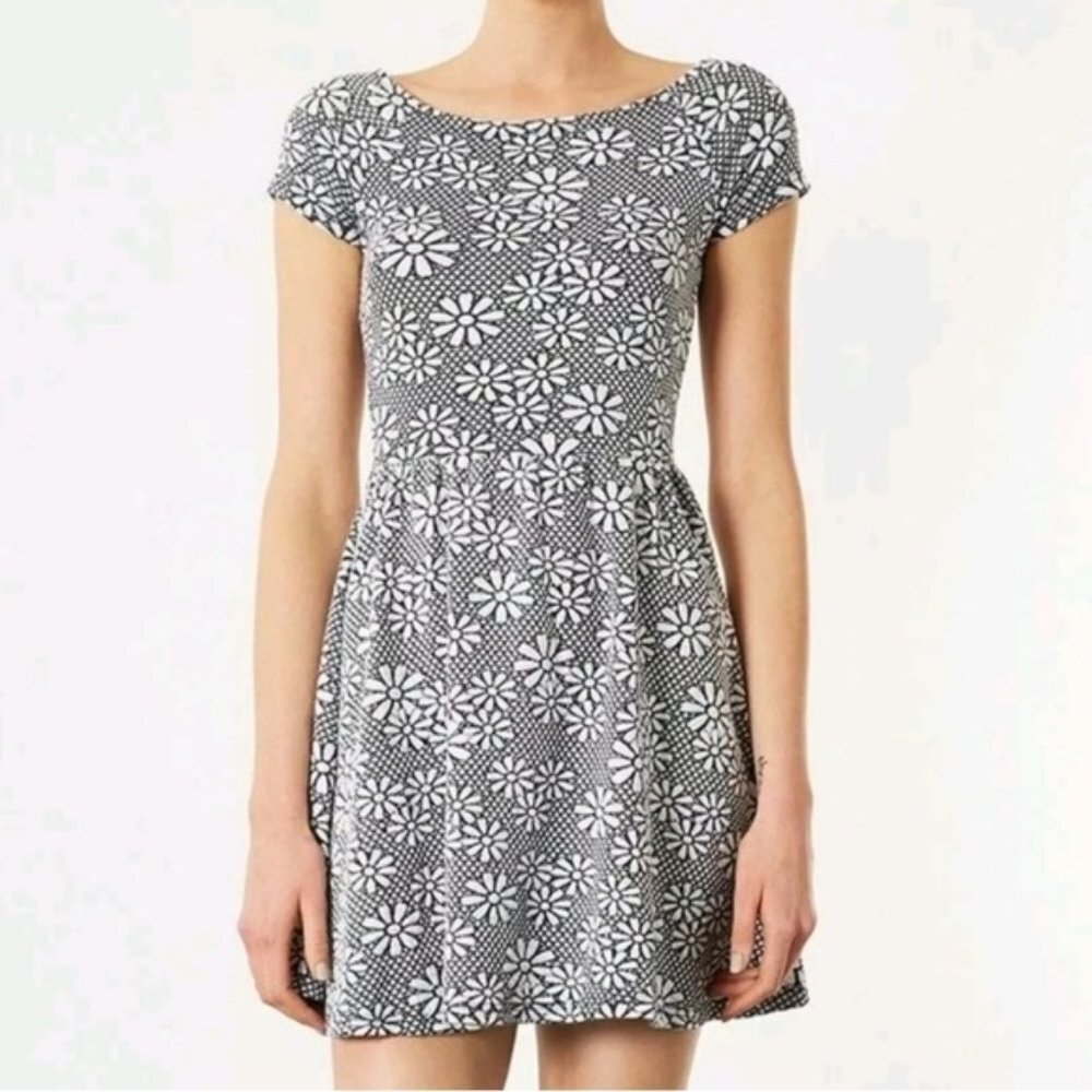 Topshop Black & White Daisy Short Sleeve Skater Dress